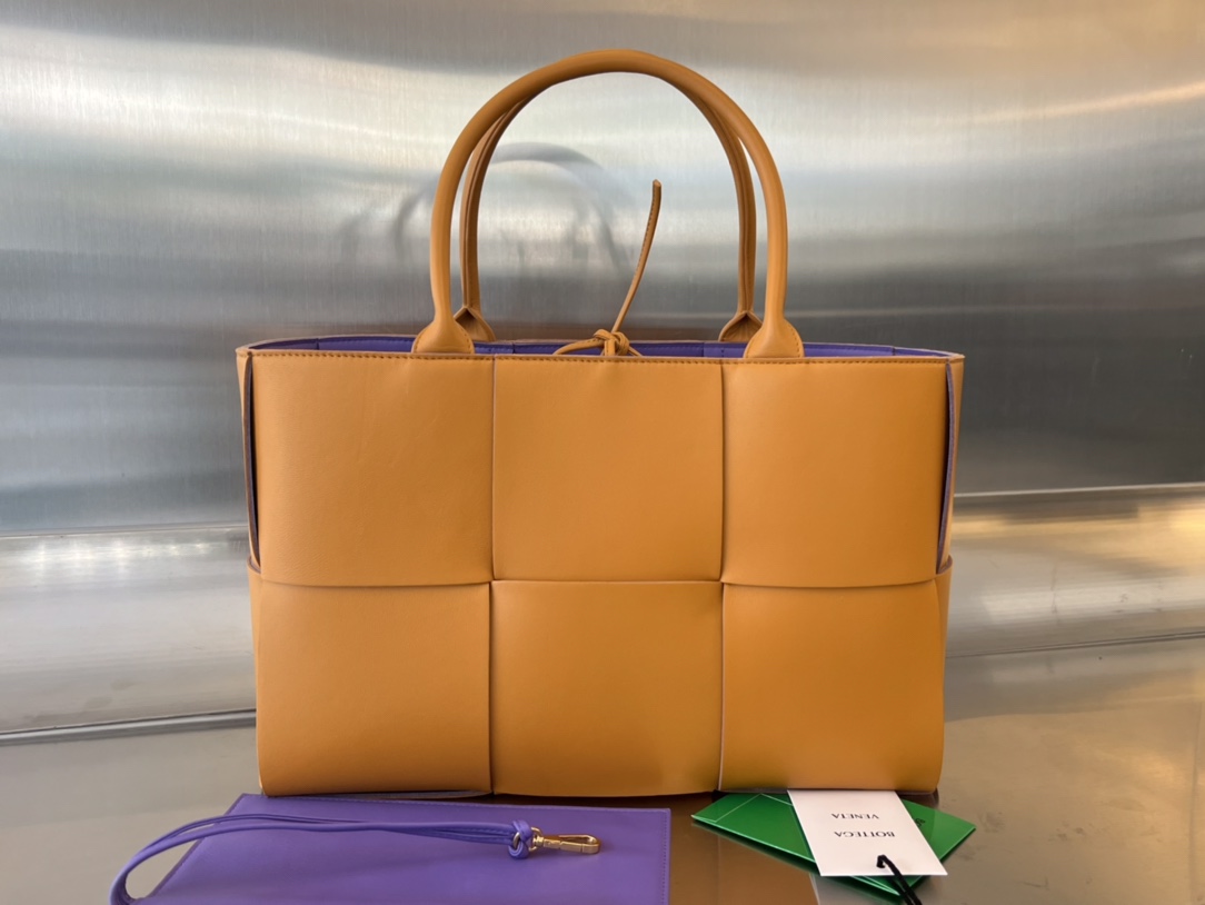 Medium Arco Intreccio Leather Tote Bag Camel